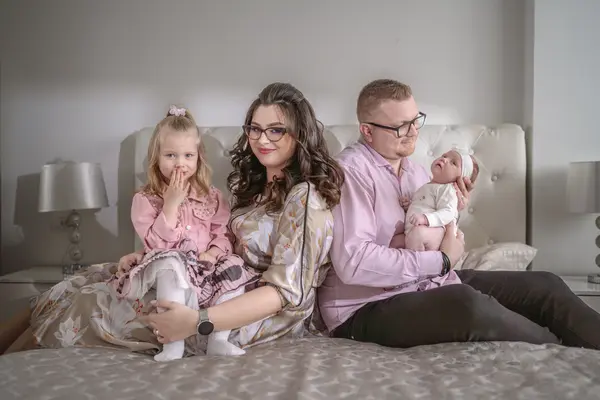 Fotografie parinti copil cu bebe  25pMediaSolution